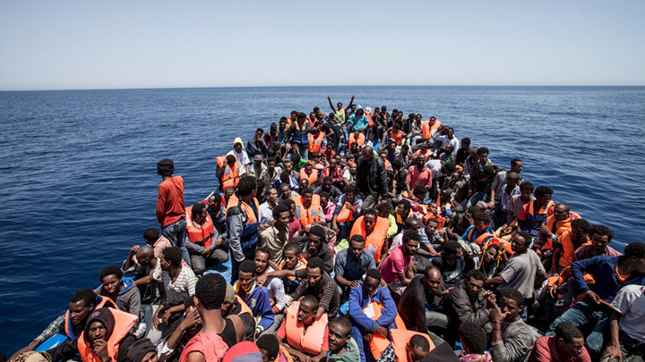 Peste jumatate de milion de emigranti au traversat Mediterana in acest an, 8.000 in fiecare zi