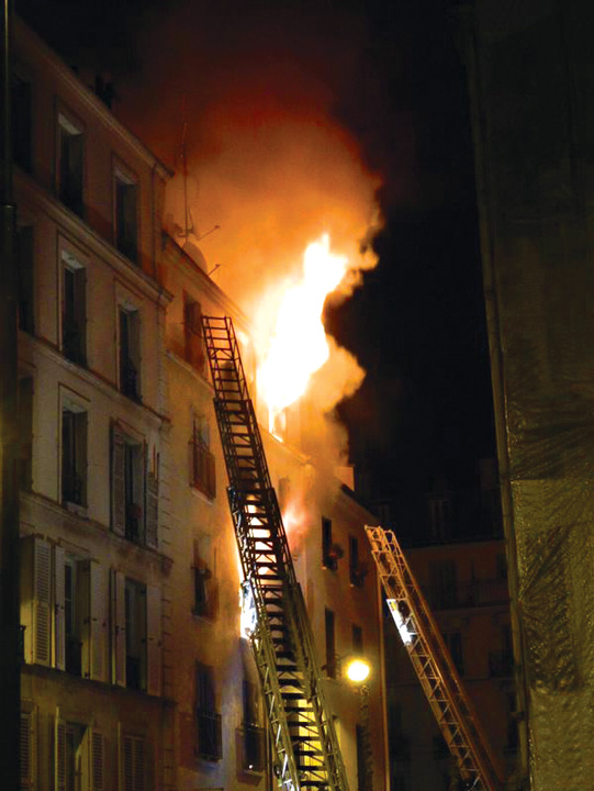 Opt morti intr-un incendiu provocat in Paris