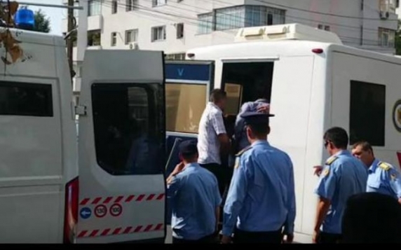 masina-care-ii-transporta-pe-violatorii-din-vaslui-la-iasi-a-fost-implicata-intr-un-accident-rutier-297358-1 - Ziarul National