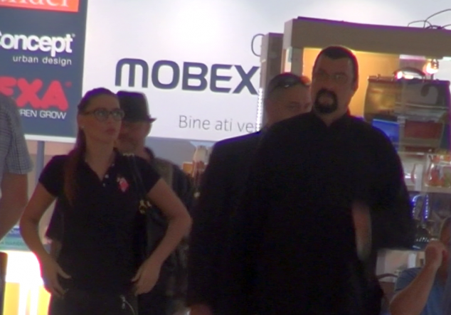 Steven Seagal, sechestrat in mall de iepurasul Playboy de la MasterChef