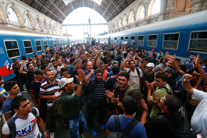 EUROPE-MIGRANTS/HUNGARY-TRAINS - Ziarul National