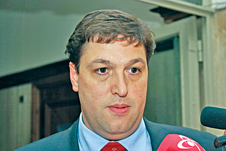 Contracandidatii Nicolae si Savu s-au impiedicat in dosare