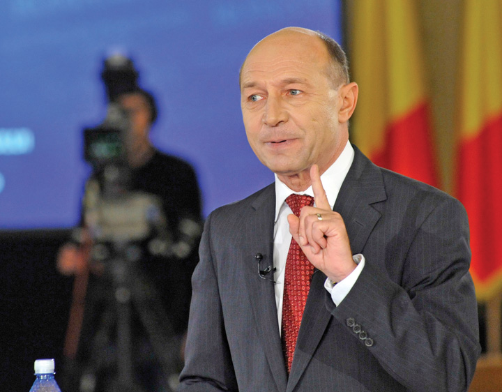 Basescu o da din santaj in amenintare