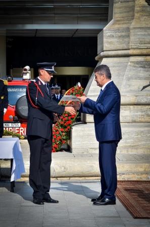 Doi plutonieri-salvatori de la ISU, decorati de ministrul Oprea chiar de ziua lor, a Pompierilor