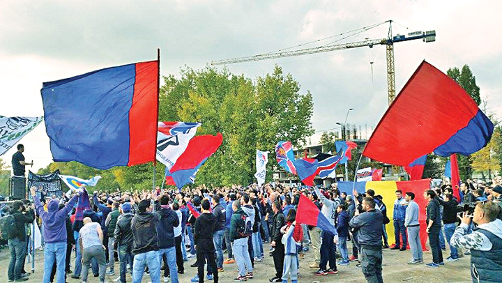 Sub 1000 de fani la „revolutia” lui Jan Pavel!