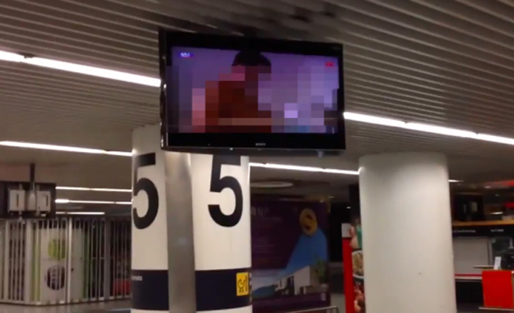 Filme XXX, intr-un terminal al Aeroportului din Lisabona