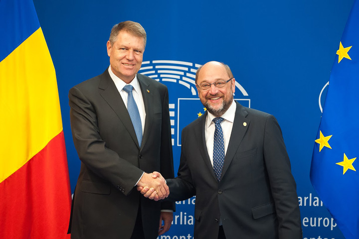 Klaus Iohannis si Martin Schulz, o ora cu aceeasi limba