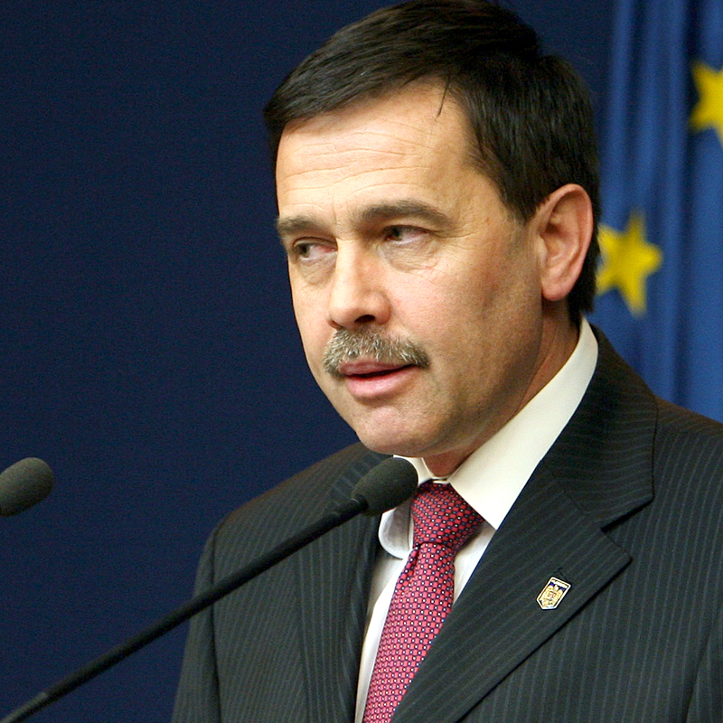 Fostul ministru Pogea, audiat la DNA