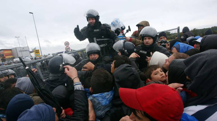 Slovenia se declara depasita de afluxul emigrantilor si apeleaza la armata