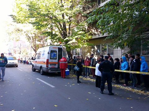 Vor sa doneze sange pentru ranitii din incendiu: Zeci de oameni stau la coada la Centrul de Transfuzii din Capitala