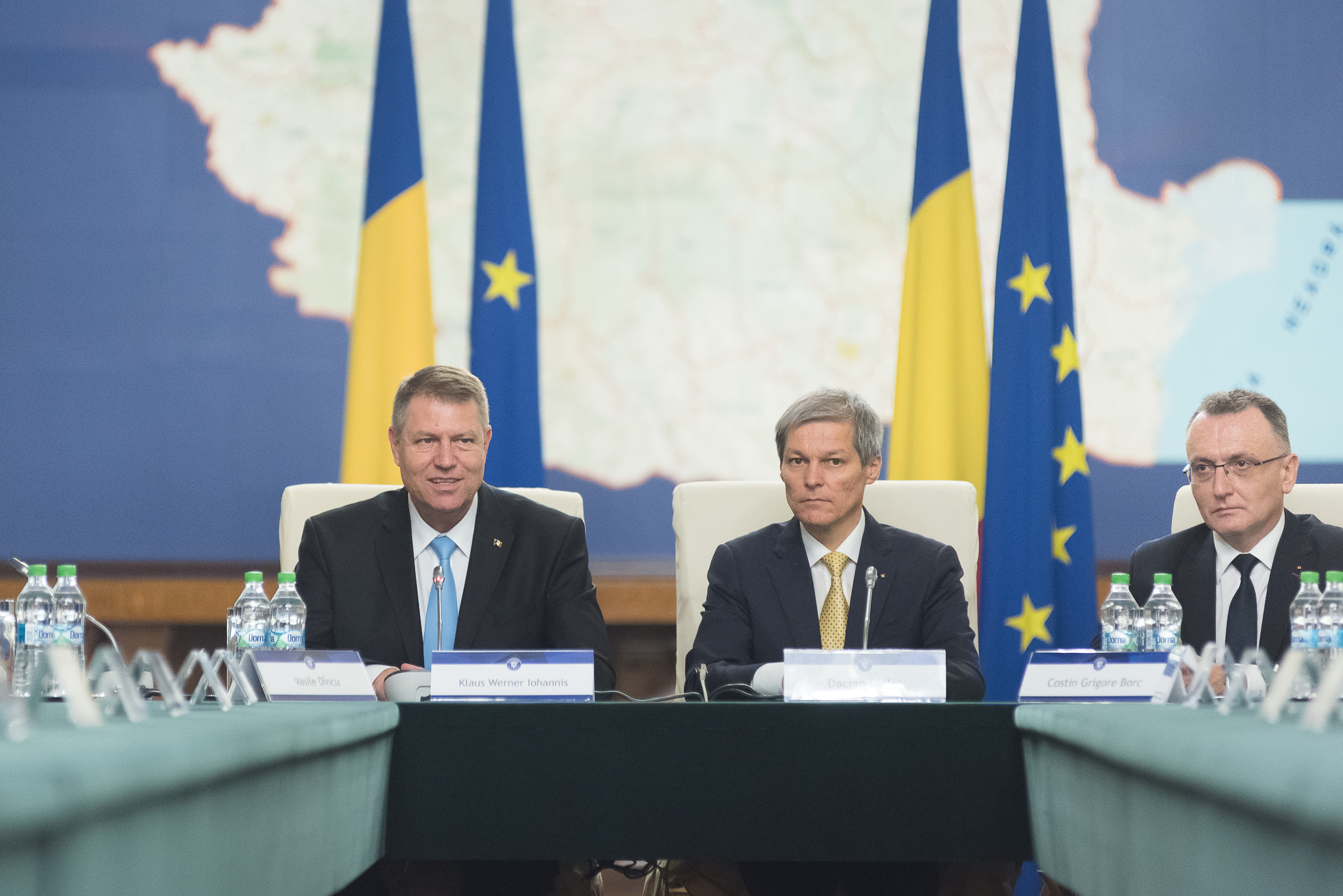 Klaus Iohannis, prezent la Guvern, MAI, MAE si MApN, la predarile de mandat ministerial