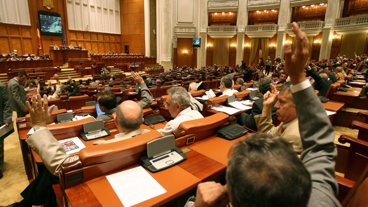 Legea „Dai casa si scapi de credit”, adoptata de Parlament
