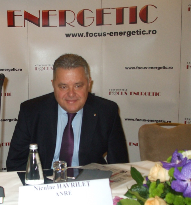 Energia electrica se va ieftini, gazele stagneaza