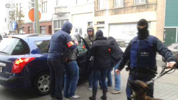 Atacurile care au indoliat Franta: 23 de retineri si peste 100 de arestari la domiciliu/ Continua operatiunile de cautare a suspectilor