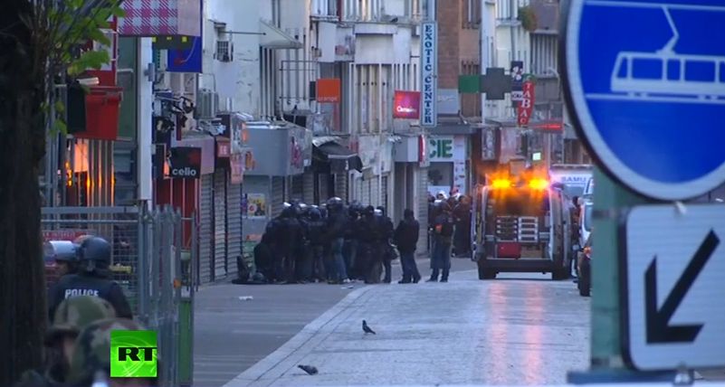 Focuri de arma si explozii la periferia Parisului