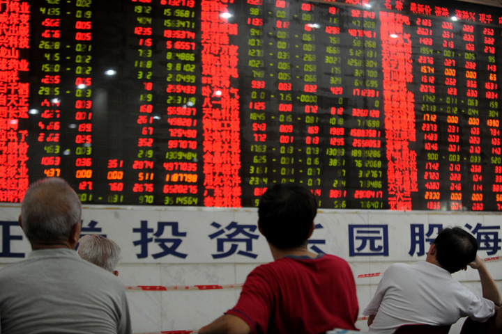 Chinese stock investors check their shar - Ziarul National
