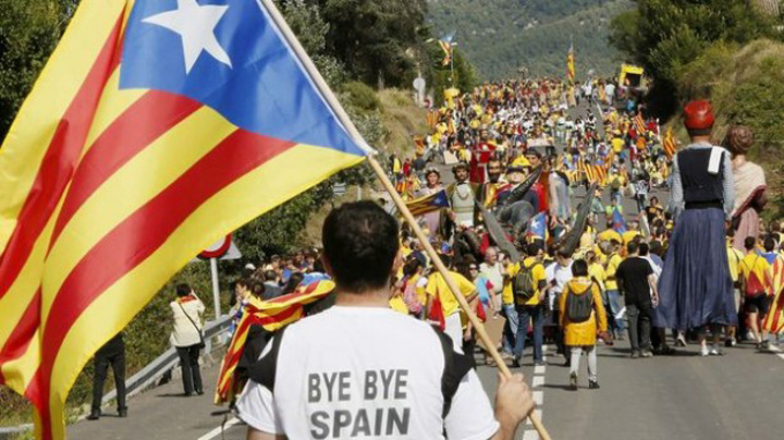 Curtea Constitutionala spaniola suspenda rezolutia de independenta a Cataloniei