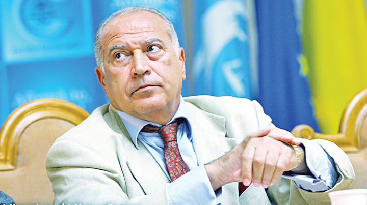 Oprea asediaza Antenele lui Voiculescu