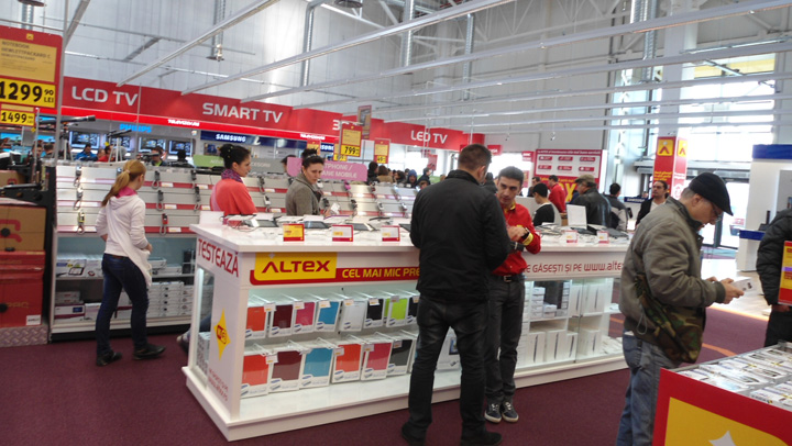 Romanii aloca 460 de lei de Black Friday