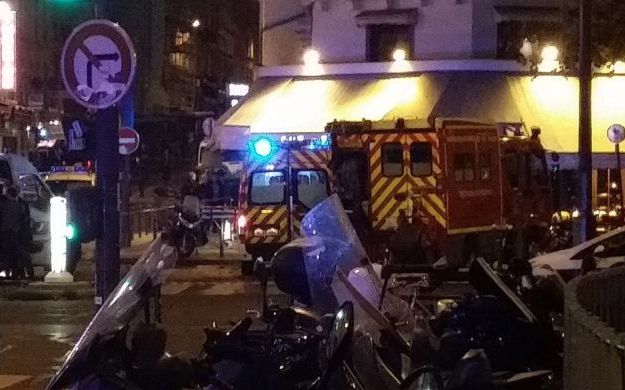 Se repeta povestea Charlie Hebdo. Carnagiu terorist la Paris: peste 100 de morti, explozii si zeci de ostatici
