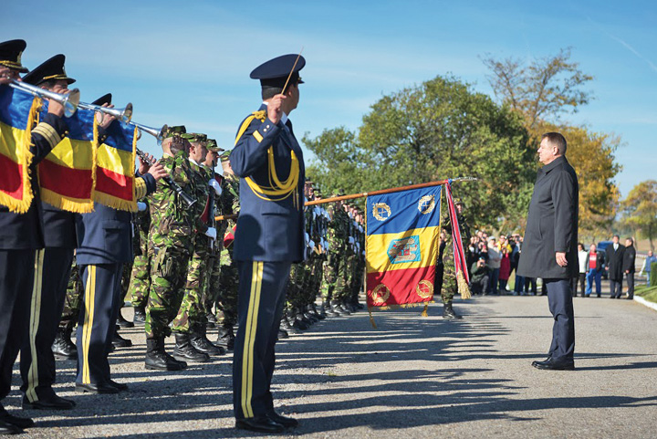 Iohannis si-a inscaunat ministrii en fanfare