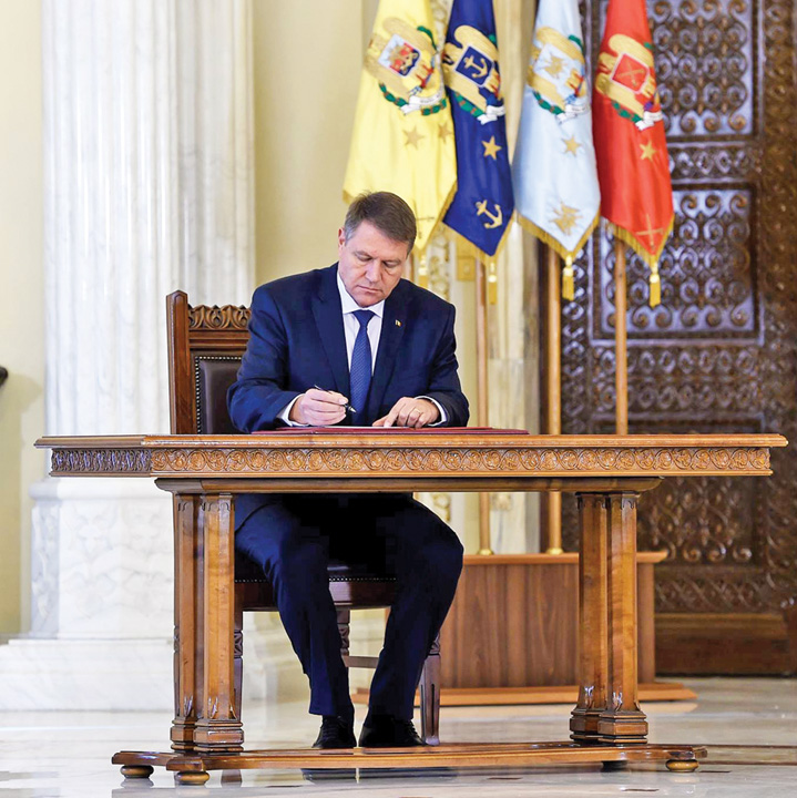 Presedintele a promulgat legea. Sefii partidelor pot beneficia, la cerere, de protectia SPP!