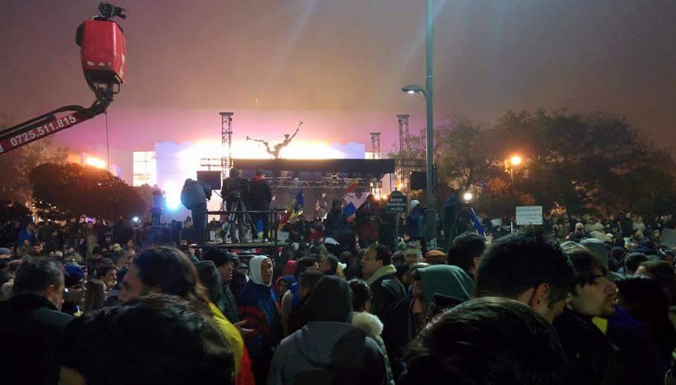 „Rezistenta Urbana”, despre incidentul cu scena din Piata: „Mesajul e clar. Protestul frumos a luat sfarsit”