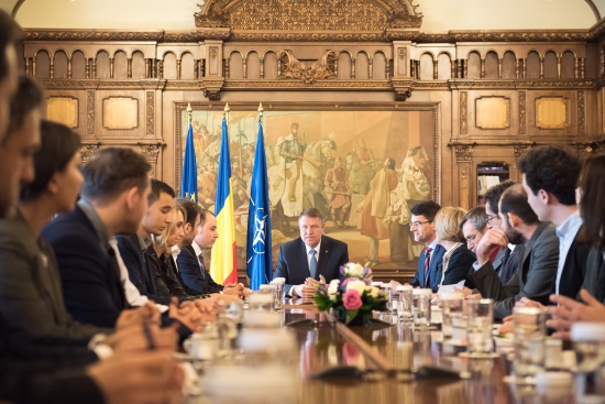 Consultarile cu societatea civila au inceput. Despot, printre participantii la discutiile de la Cotroceni: Am fost invitat de catre Presedintele Iohannis