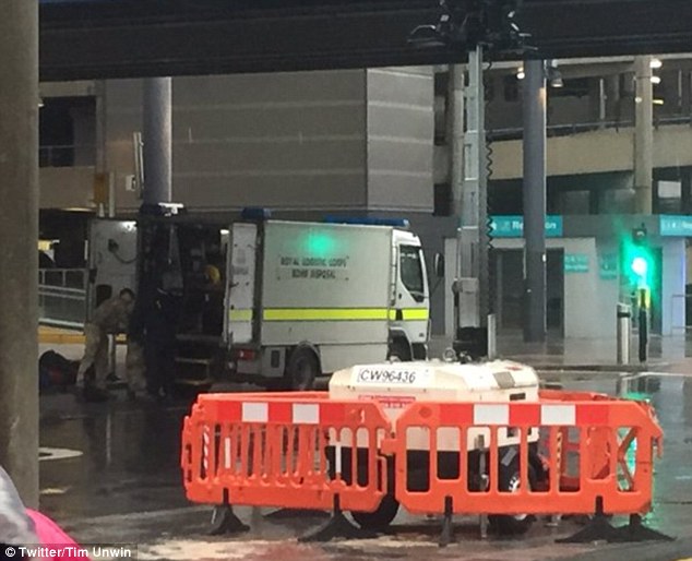 Alerta intr-un aeroport londonez: terminal evacuat in urma unui incident