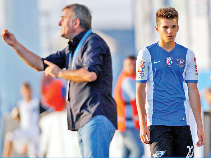 Hagi: „Inca il bat pe Ianis la autografe”
