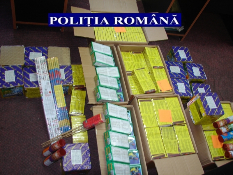 Zeci de mii de pocnitori, dar si baterii de artificii, gasite intr-un taxi. Ce au decis politistii!
