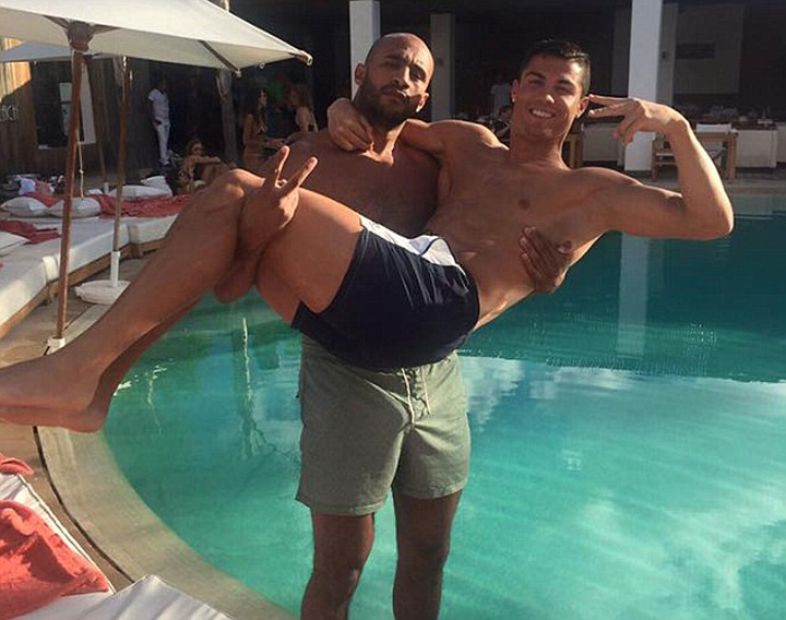 O fi Ronaldo gay, dar si povestea e „subtire”
