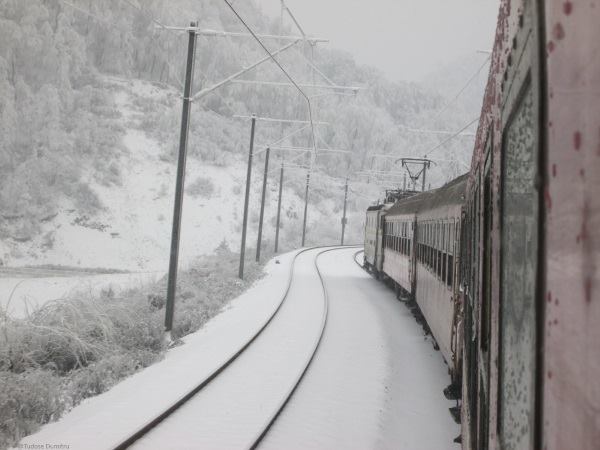 13 trenuri de calatori anulate, din cauza vremii. VEZI LISTA!