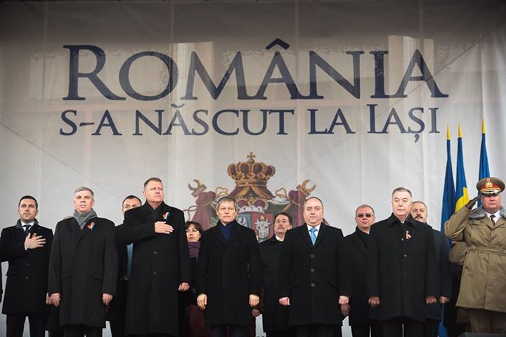 Ziua Unirii Principatelor. A inceput ceremonia de la Iasi. Iohannis, Ciolos si mai multi ministri si demnitari, in Piata Unirii