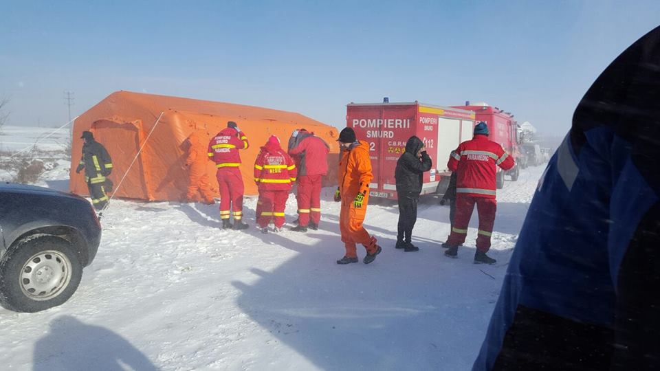 Peste 70 de turisti -multi dintre ei copii, coborati cu elicopterele, dupa ce au ramas blocati la Balea Lac