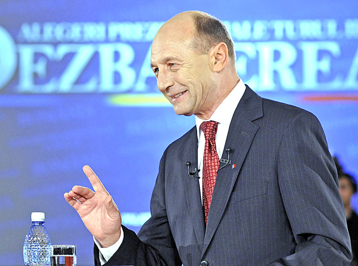 Provocarea lui Basescu pentru Gorghiu si Dragnea: „va invit la o dezbatere in trei”