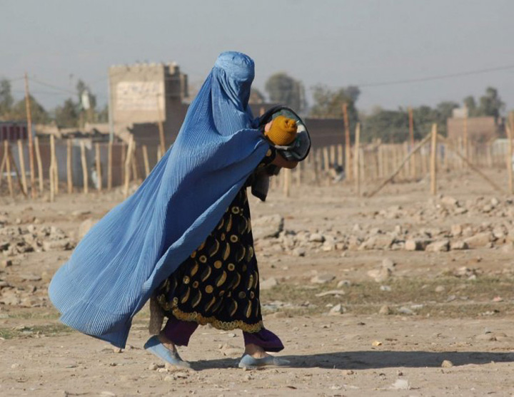 Un afgan i-a taiat nasul nevestei si s-a refugiat la talibani de frica politiei