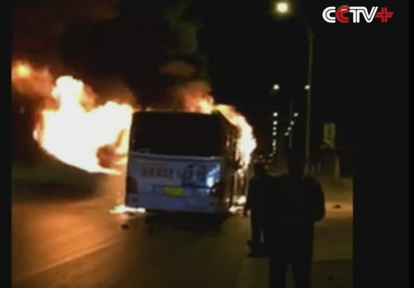 Autobuz inghitit de flacari: zeci de victime (VIDEO)