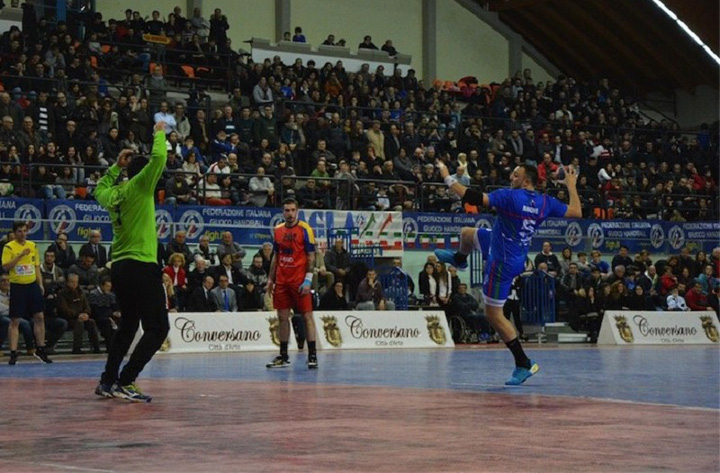 Romania a ajuns sa se chinuie cu Italia pentru o victorie la handbal