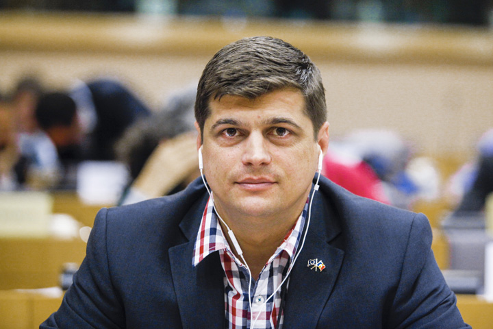 Patru romani nominalizati pentru titlul de ”europarlamentarul anului”
