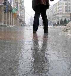 Noi vesti despre vreme: nu scapam de ploi, vant si nici de polei