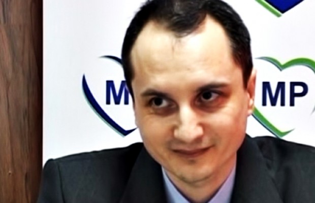 Politicianul care a anuntat intr-o conferinta ca isi cauta iubita, exclus din MP
