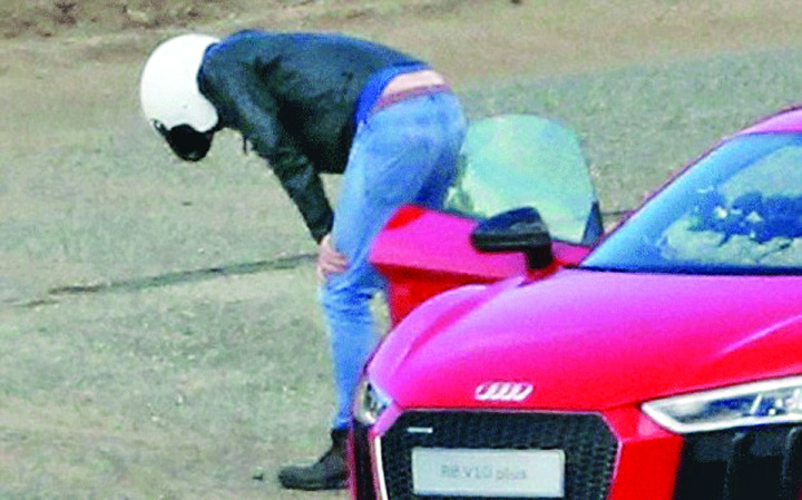 Inlocuitorul lui Jeremy Clarkson la „Top Gear” sufera de rau de masina