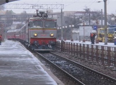 Probleme pentru un personal care circula catre Bucuresti. Pasagerii, preluati de un alt tren!