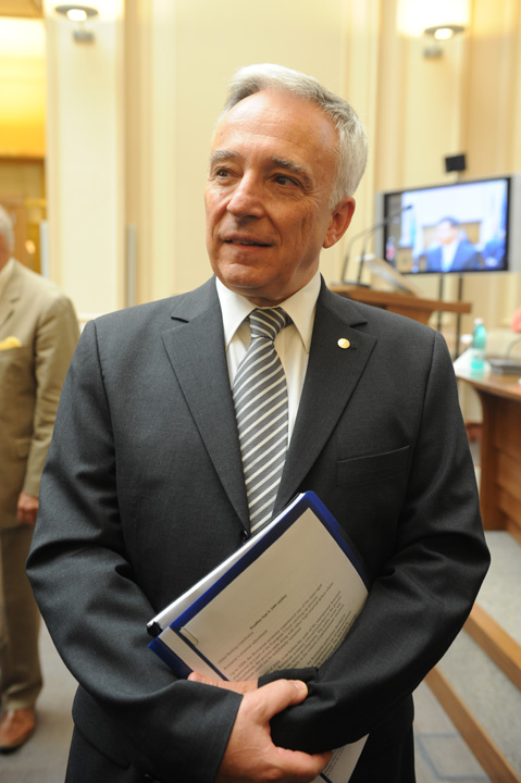 MUGUR ISARESCU-FANE (17) inalt - Ziarul National