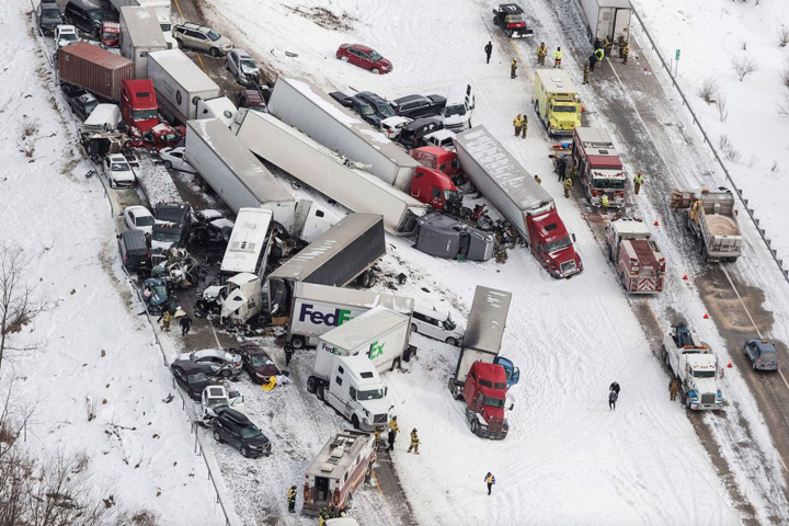 Carambol ucigas in Pennsylvania: 60 de tamponari, trei morti