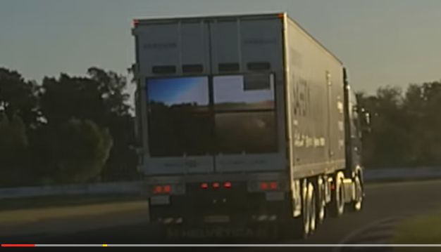 Samsung scoate pe sosea ecranul gigant care ajuta soferii sa faca depasiri fara risc (VIDEO)