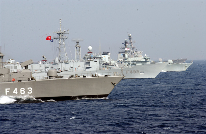 NATO se implica in criza refugiatilor in Marea Egee