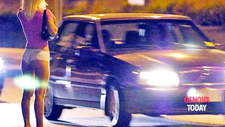 Familie din Hateg, arestata la Genova: „Mariana” isi punea fiica si nepoata sa se prostitueze!