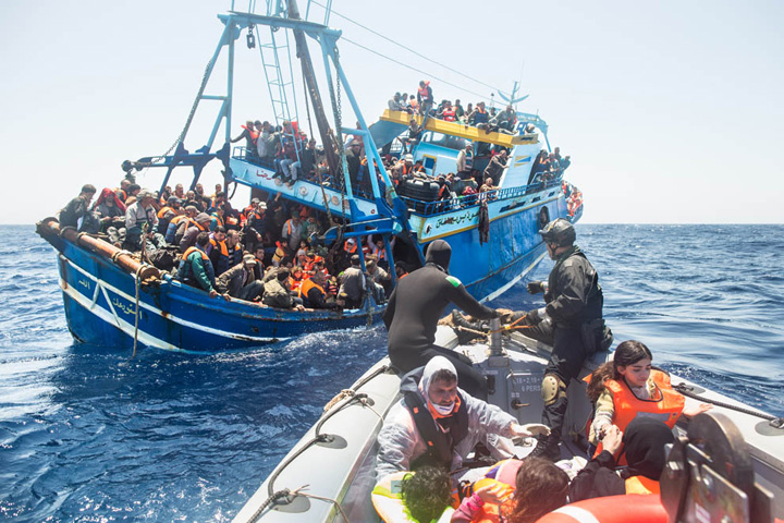 Anul trecut, traficantii au castigat pana la sase miliarde de euro pe spinarea refugiatilor